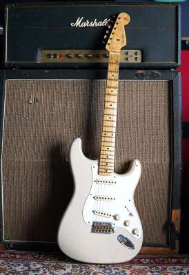 ５*Ｓ様 Fender Stratocaster DSC00093E5AMqKgBYRayO_200x200@